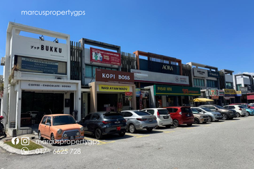 Bukit Raja 1.5 Storey Shoplot For Sale 🔥 4% ROI, Whole Row TENANTED - Facing Main Road & Good Traffic Volume!