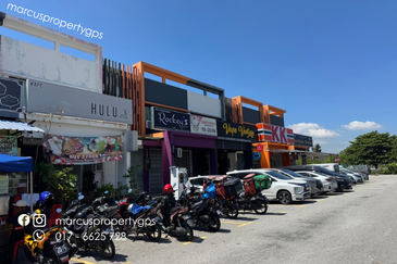 Bukit Raja 1.5 Storey Shoplot For Sale 🔥 4% ROI, Whole Row TENANTED - Facing Main Road & Good Traffic Volume!