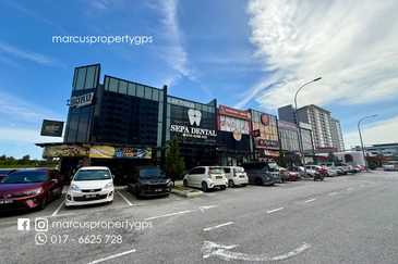 Bukit Raja Storey Shop 22 x 70 For Sale, at Hot Vibrant Area! Facing Main Road (Sell with Tenancy!)