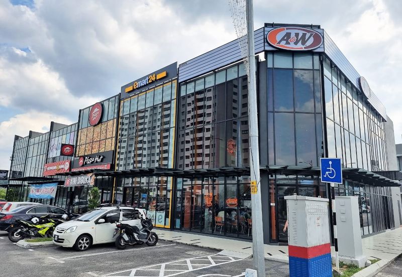 Bukit Raja Corner Shop, 1.5 Storey Shop 25 x 70 For Sale, at Hot Vibrant Area! Facing Main Road (Sell with Tenancy!)