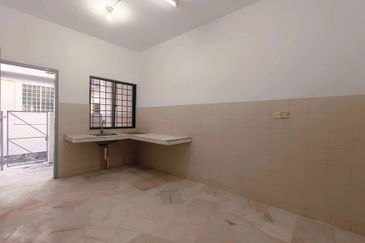 SL7, Bandar Sungai Long