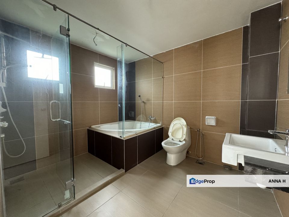 Cheap & Nice 3 Sty Semi D @ Beringin Avenue Bandar Tun Hussein Onn, Selangor, Cheras