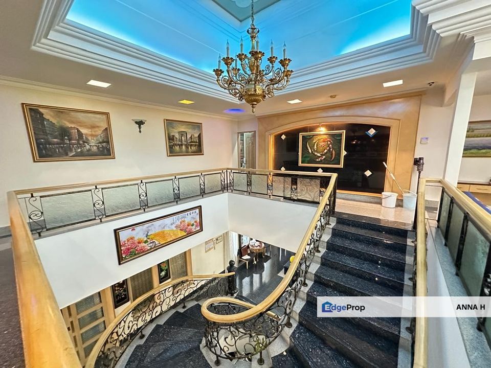 Cheap & Nice 2.5 Storey Bungalow with private swimming pool @ Country Heights Kajang, Selangor, Country Heights