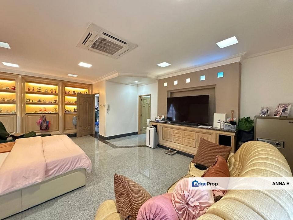 Cheap & Nice 2.5 Storey Bungalow with private swimming pool @ Country Heights Kajang, Selangor, Country Heights