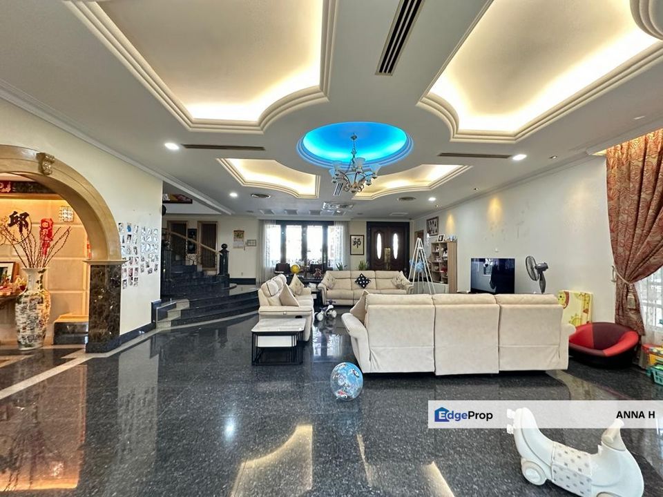 Cheap & Nice 2.5 Storey Bungalow with private swimming pool @ Country Heights Kajang, Selangor, Country Heights