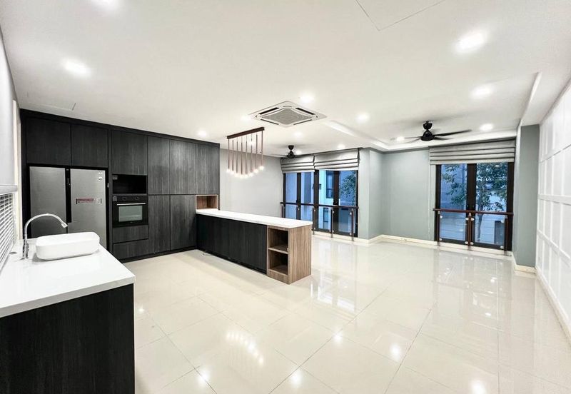 Mozart, Symphony Hills