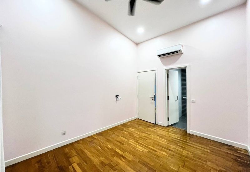 Mozart, Symphony Hills