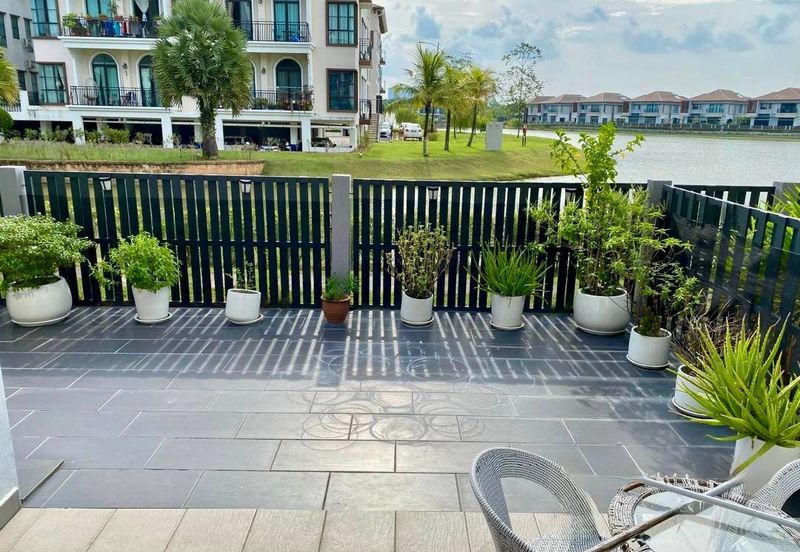 Jewels of Grasmere, Setia Marina