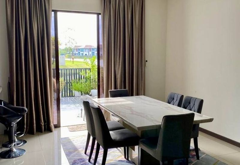 Jewels of Grasmere, Setia Marina