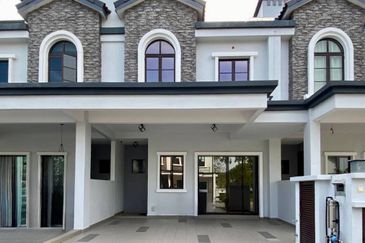 Jewels of Grasmere, Setia Marina