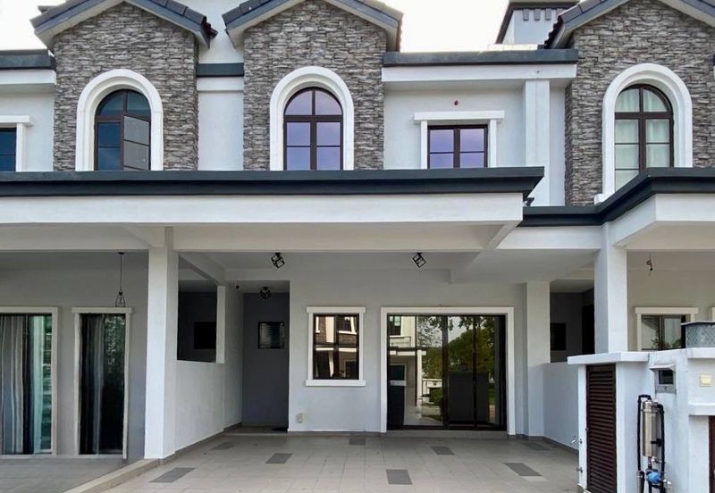 Jewels of Grasmere, Setia Marina