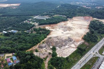 TANAH PERTANIAN (ZONING KEDIAMAN) UNTUK DIJUAL