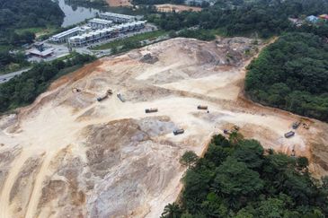 TANAH PERTANIAN (ZONING KEDIAMAN) UNTUK DIJUAL