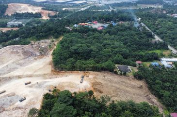 TANAH PERTANIAN (ZONING KEDIAMAN) UNTUK DIJUAL