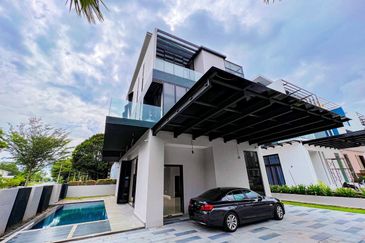 Perdana Lakeview East