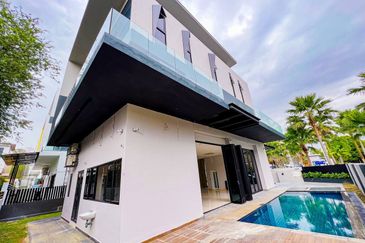 Perdana Lakeview East