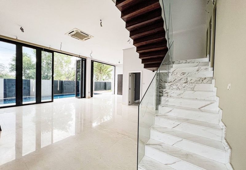 Perdana Lakeview East