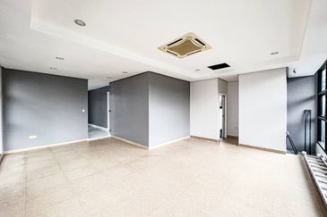 Perdana Lakeview East