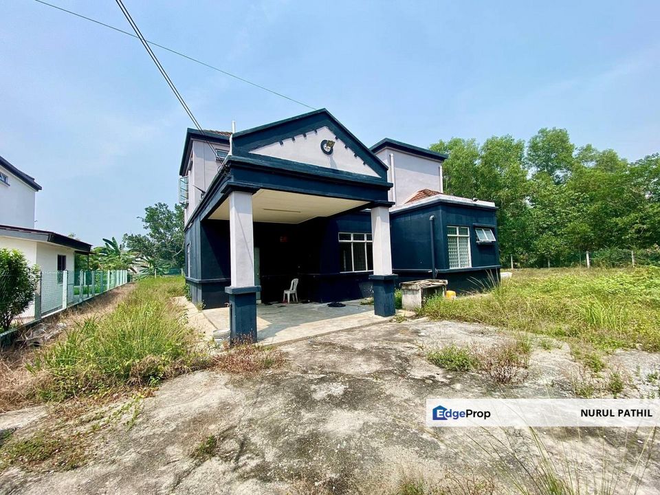Double Storey End Lot Banglow Freehold Open Title With Huge Land at Tasik Angsana Sungai Pelek, Sepang, Selangor, Tanjong Sepat