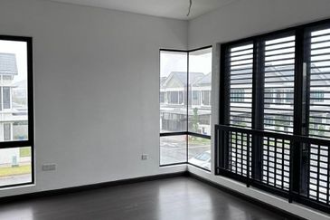 Reesia Elmina Garden