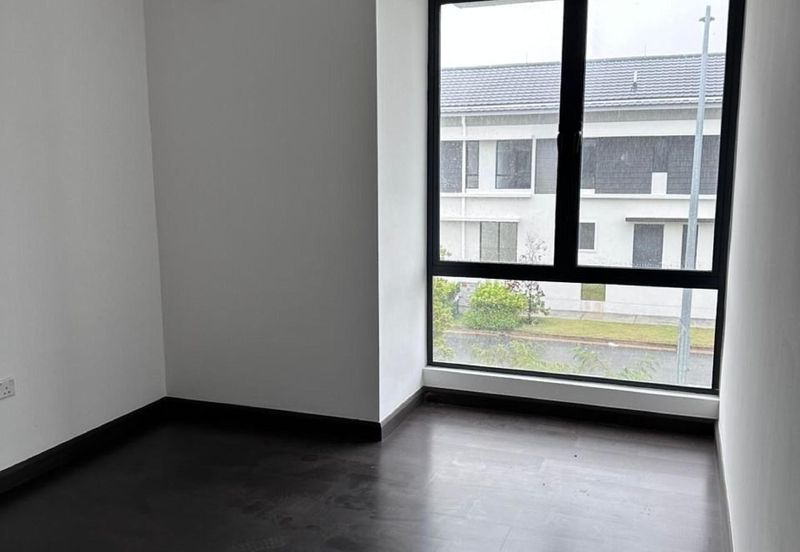 Reesia Elmina Garden