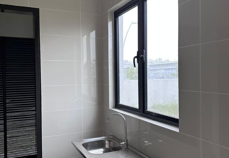 Reesia Elmina Garden