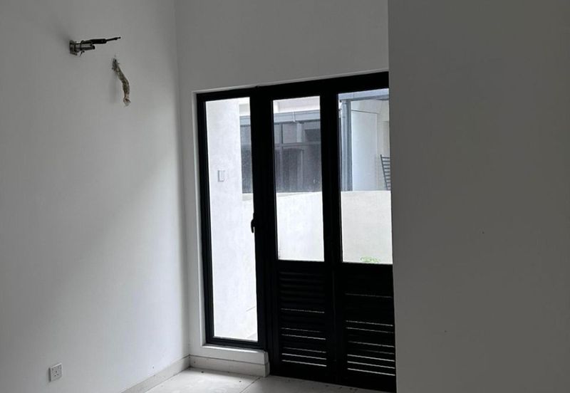 Reesia Elmina Garden