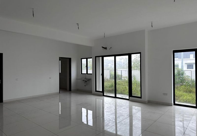 Reesia Elmina Garden