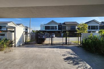 Reesia Elmina Garden