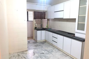 SL7, Bandar Sungai Long