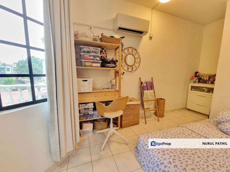 1.5 Storey Terrace House, End Lot Jalan Nuri, Seksyen 7/22, Kota Damansara, Selangor, Kota Damansara