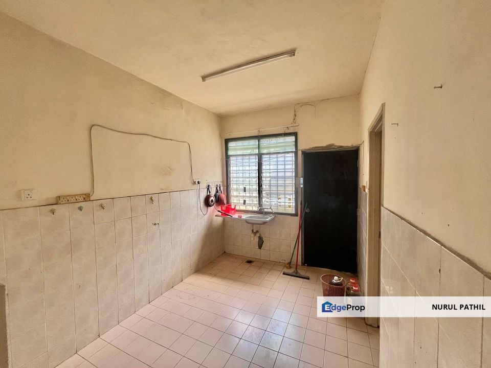 BELOW MARKET VALUE! Taman Dahlia, Salak Tinggi (Facing Open + Depan Surau), Selangor, Sepang