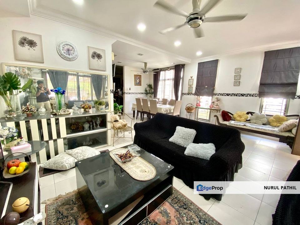 END LOT WITH EXTRA LAND Double Story Jalan Gelang Bandar Puteri Klang, Selangor, Klang