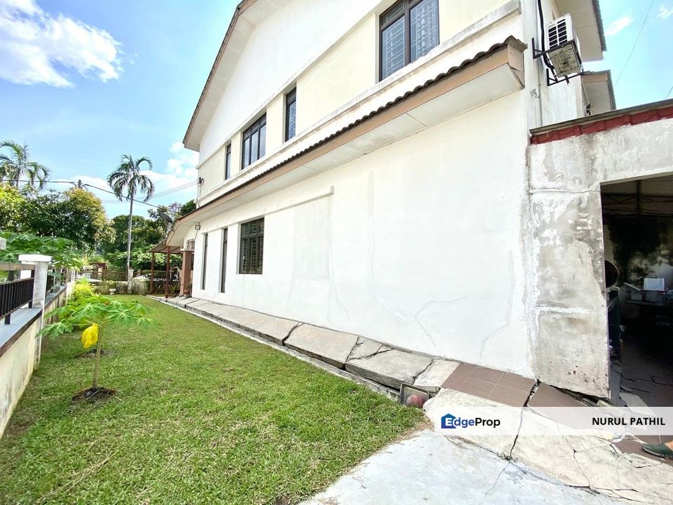 END LOT WITH EXTRA LAND Double Story Jalan Gelang Bandar Puteri Klang, Selangor, Klang