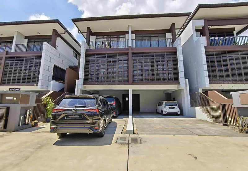 THE MULIA RESIDENCE, 3 STOREY TERRACE HOUSE Renovated Unit