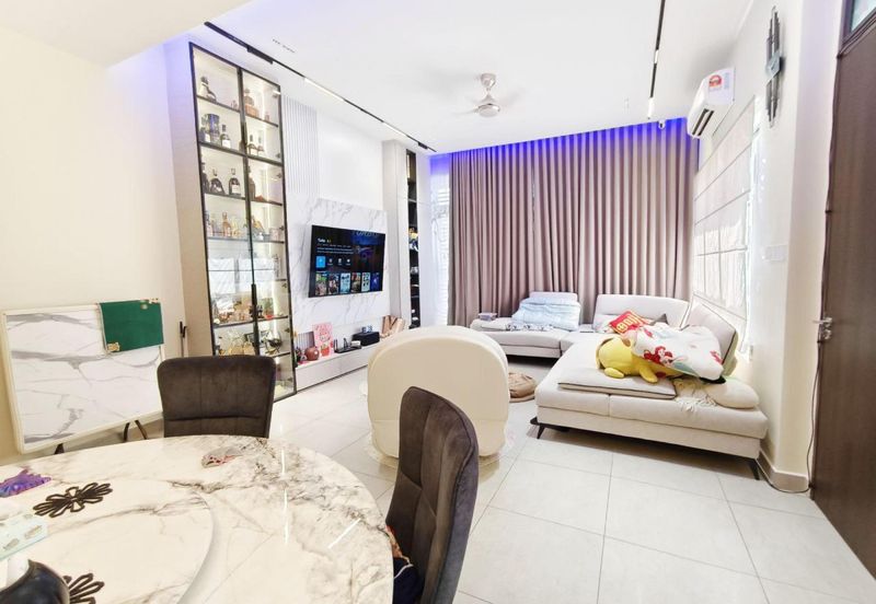 THE MULIA RESIDENCE, 3 STOREY TERRACE HOUSE Renovated Unit