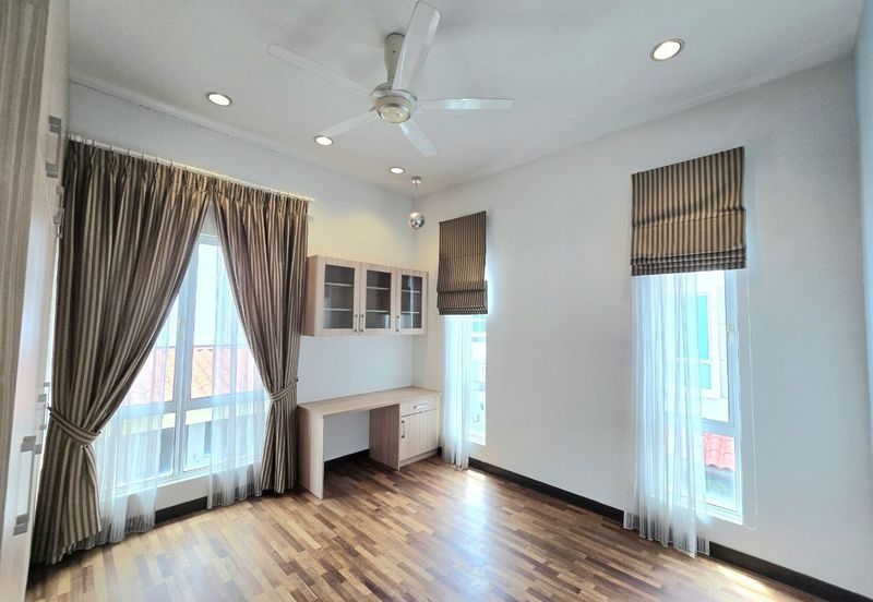 Monet Lily @ Sunsuria City