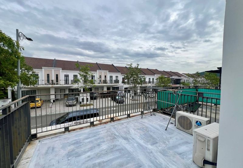 Monet Lily @ Sunsuria City