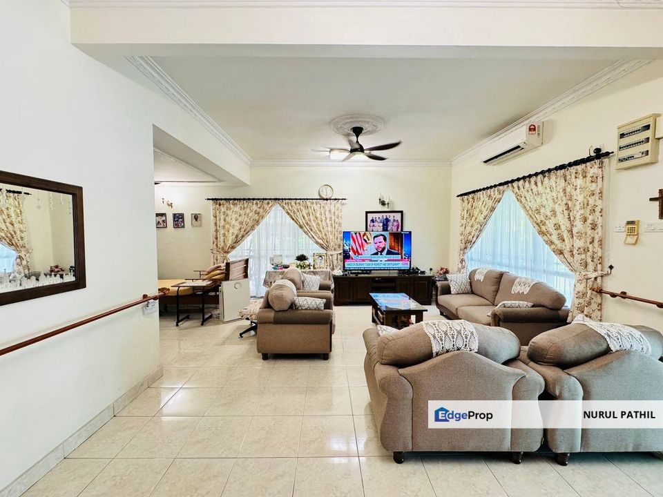 Facing Open Freehold Double Storey Semi Detached Taman Setia 2 Balakong Seri Kembangan, Selangor, Balakong