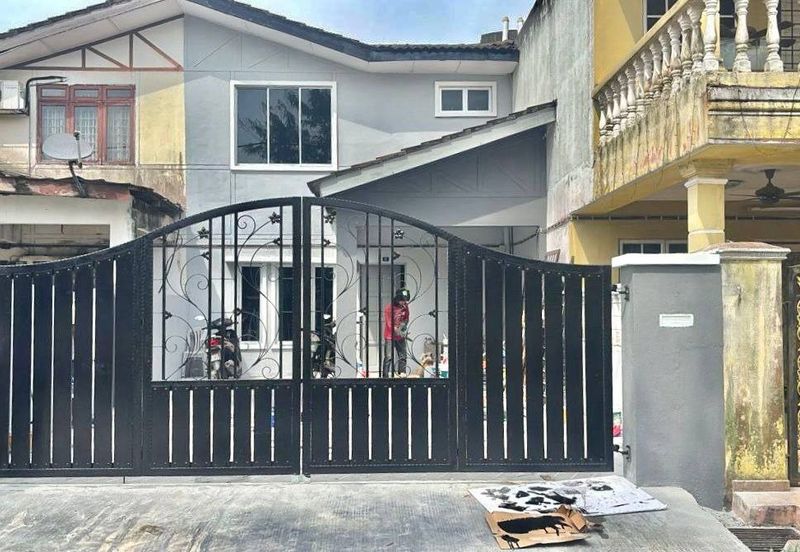 (Refurbished) Double Storey Jalan Kemboja 4A Bukit Sentosa 