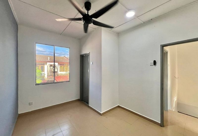 (Refurbished) Double Storey Jalan Kemboja 4A Bukit Sentosa 