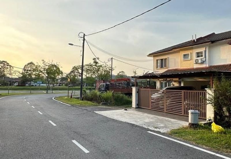 Jalan Semarak, Bukit Beruntung