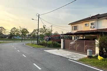 Jalan Semarak, Bukit Beruntung