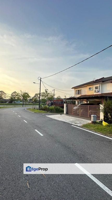 Facing Open Double Storey Terrace
Jalan Kesumba
Bukit Beruntung, Selangor, Rawang