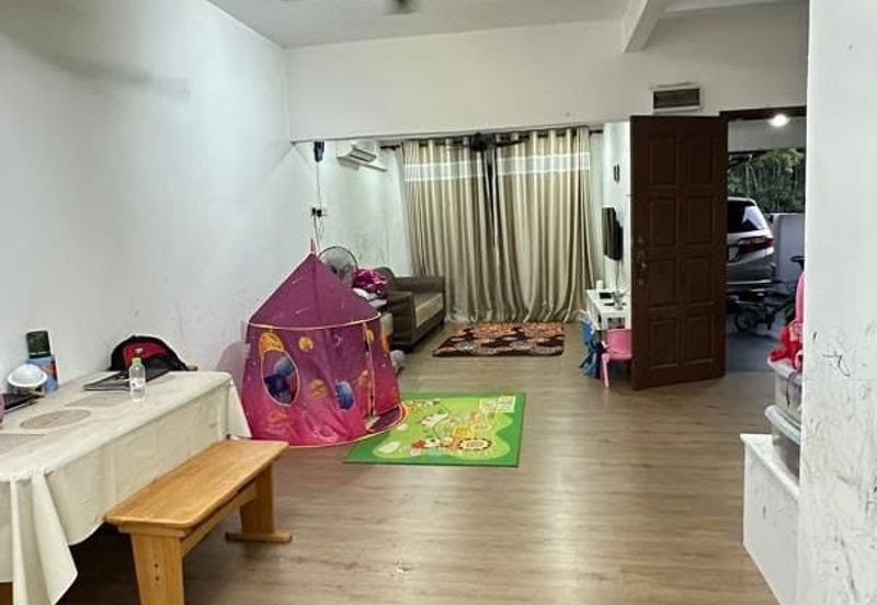 Jalan Semarak, Bukit Beruntung