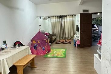 Jalan Semarak, Bukit Beruntung