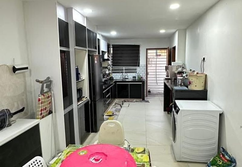 Jalan Semarak, Bukit Beruntung