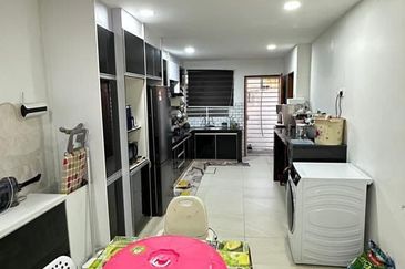 Jalan Semarak, Bukit Beruntung