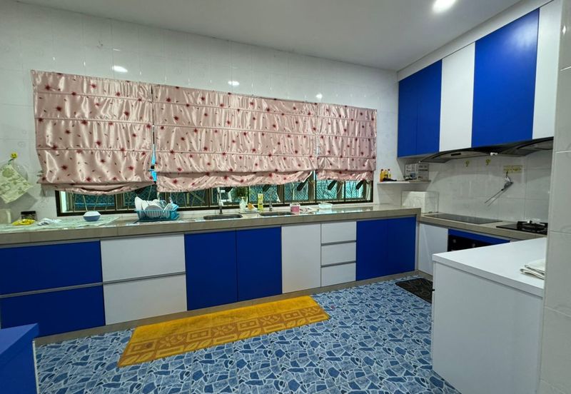 Extra-large Detached Bungalow with Land