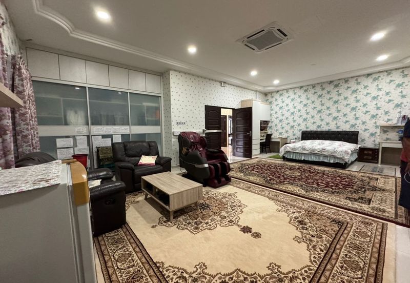 Extra-large Detached Bungalow with Land